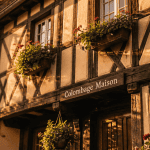 Colombage maison façade bois fleurs