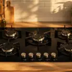 plaque de cuisson gaz 5 feux facile à nettoyer sur plan de travail