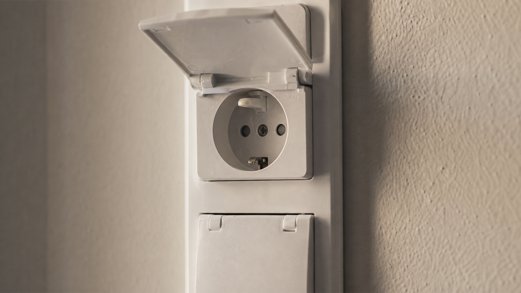 Cache prise de courant IP44 pour sécurité enfant, finition murale