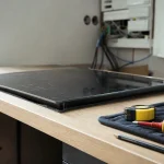 Installation d'une plaque induction encastrée, raccordement sécurisé 32 A