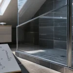 Paroi douche sous pente avec pan coupé en verre trempé sur mesure